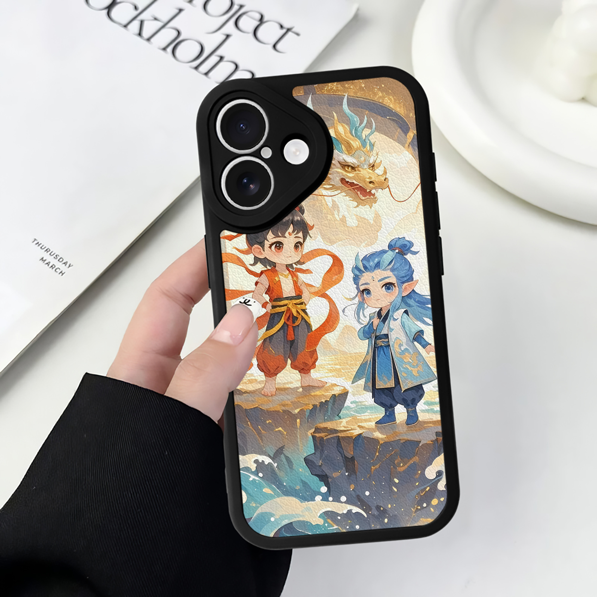 （画像用） Ne Zha 2 ナタ 魔童の大暴れ 【iPhone 16シリーズ対応】シリコンスマホケース（レザー調） 材質：シリコン